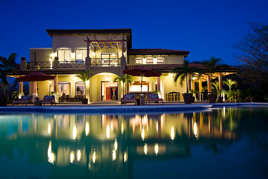 Rancho-Villa-Real-Club-House-at-Night-View1